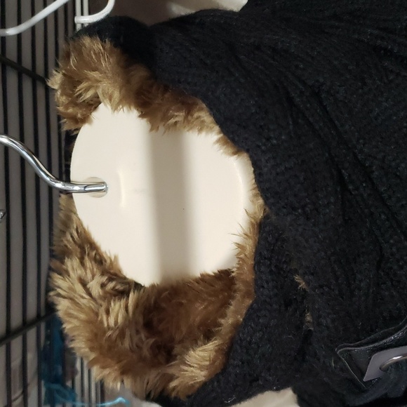 Vercini. Absolutely Beauty Black Cable Knit & Faux Fur Collared Cardigan. 2XL - Picture 3 of 16